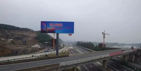 场景融入与数智焕新 场景营销如何提振户外广告媒介价值
